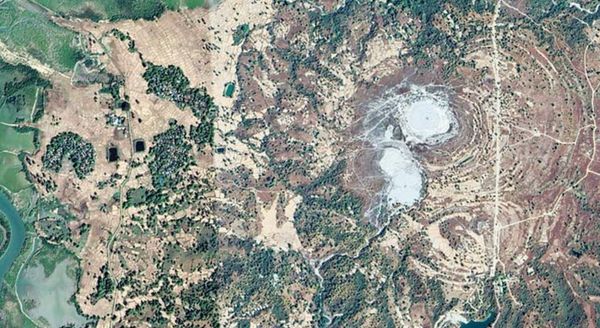 若开邦皎漂县区内有泥火山爆发