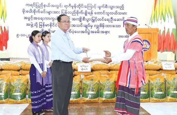 克伦邦安排遭受洪涝灾害的农田进行重新耕种工作