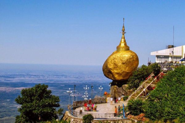 孟邦吉铁窑佛塔在今年10个多月期间接待了礼佛民众50万多人 