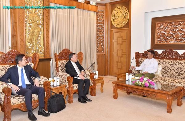 缅甸副总理接见泰国外交部长顾问杜斯特·马纳潘先生