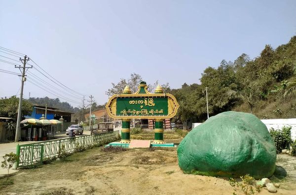 帕甘市电话信号已恢复但信号仍很差