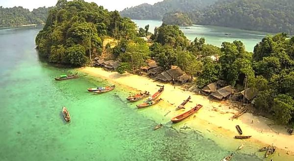 德林达依省兰比岛海洋公园已有国外游客前来游览