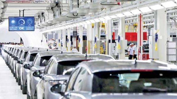 中国政府部门将强力推动使用电动汽车