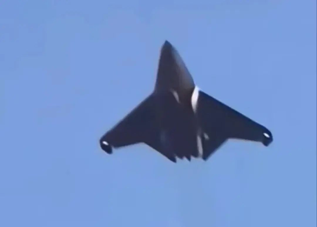 ​历史上尚属首次！中方六代机试飞后，美国高层想要和平