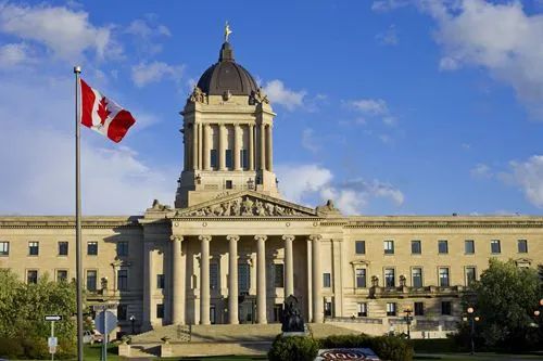 买中国无人机都胆战心惊，加拿大想与美国“战斗到底”？糊弄谁呢