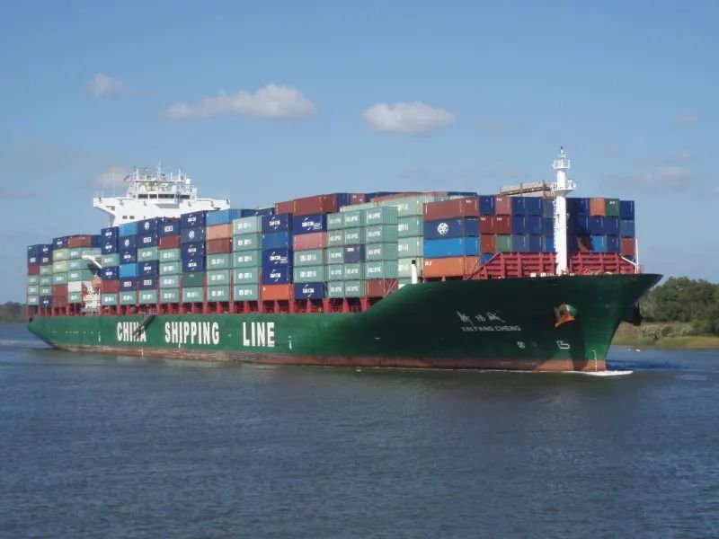 触犯众怒且到处碰壁，美国终于冷静下来，关税战被按下“暂停键”