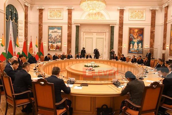 缅甸军委会主席与白俄罗斯总统举行会谈