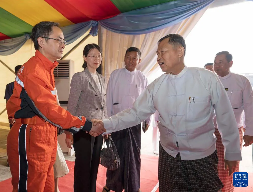 中国救援队伍完成缅甸地震救援任务启程回国