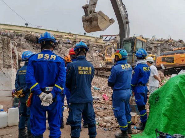 国际救援队成功救出650余名地震幸存者