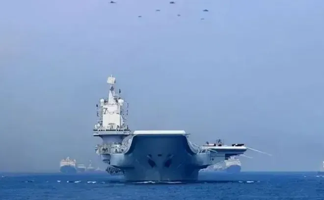 美军航母在南海挑事，中国剑走偏锋，航母直逼美军亚太的老巢