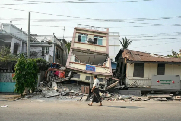 缅甸军委会宣布为近四万户地震受灾家庭提供援助