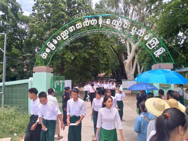 超过六万名学生参加大学入学考试补考