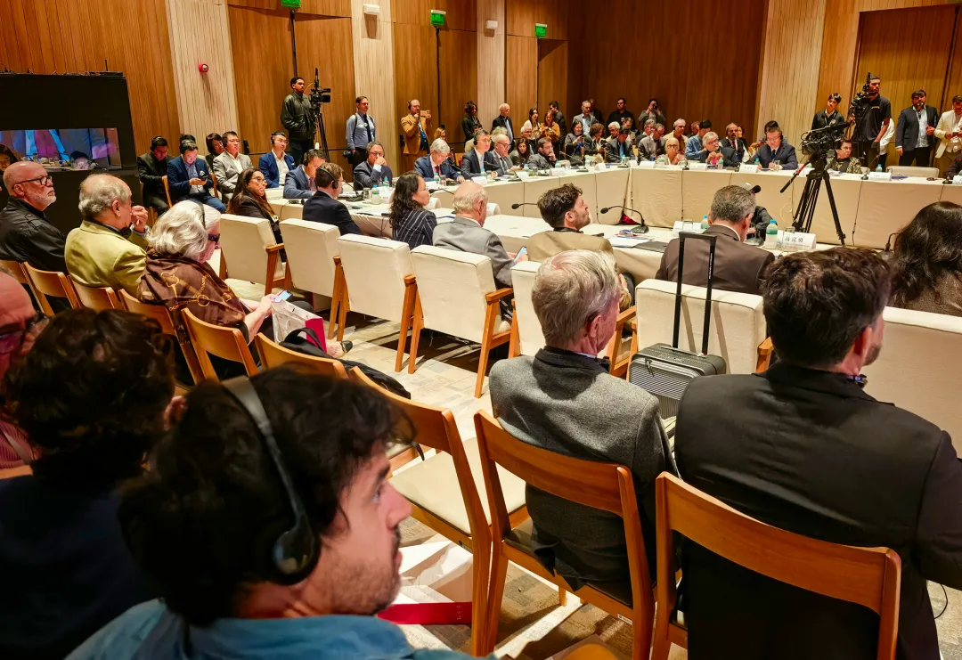 1.8万公里外的思想激荡，这场圆桌论坛为什么引发广泛关注？