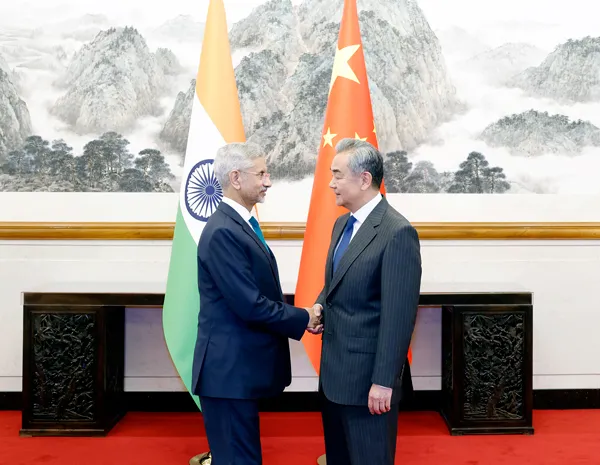 王毅同印度外长苏杰生会谈