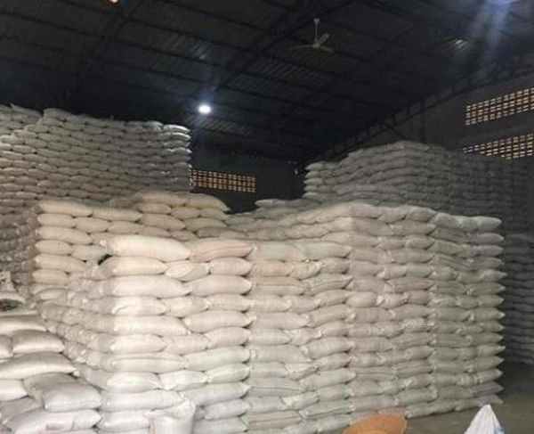 伊洛瓦底省扎伦县区上月向仰光市输出蒂塔迎品种稻谷6.5万缅箩