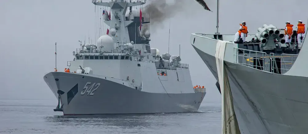 敲打日本！中国海军驱逐舰出马，发出强烈警告信号