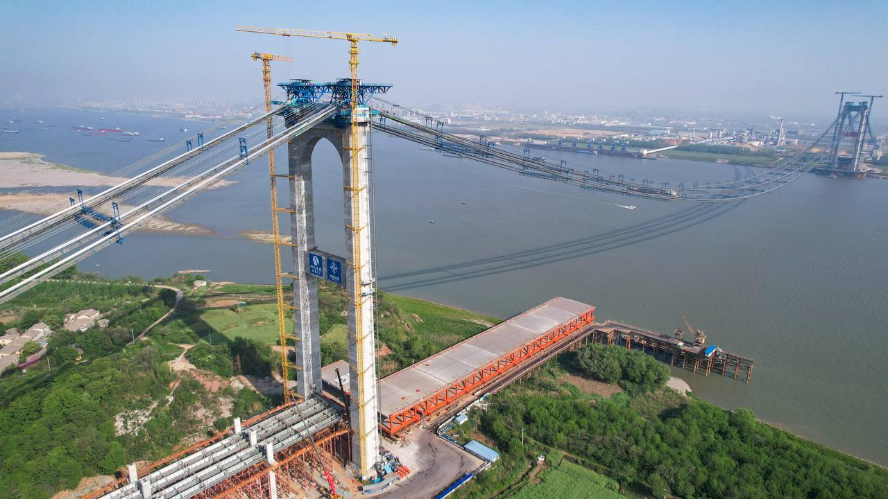 已开始运行使用的中国世界上最长的钢索桥