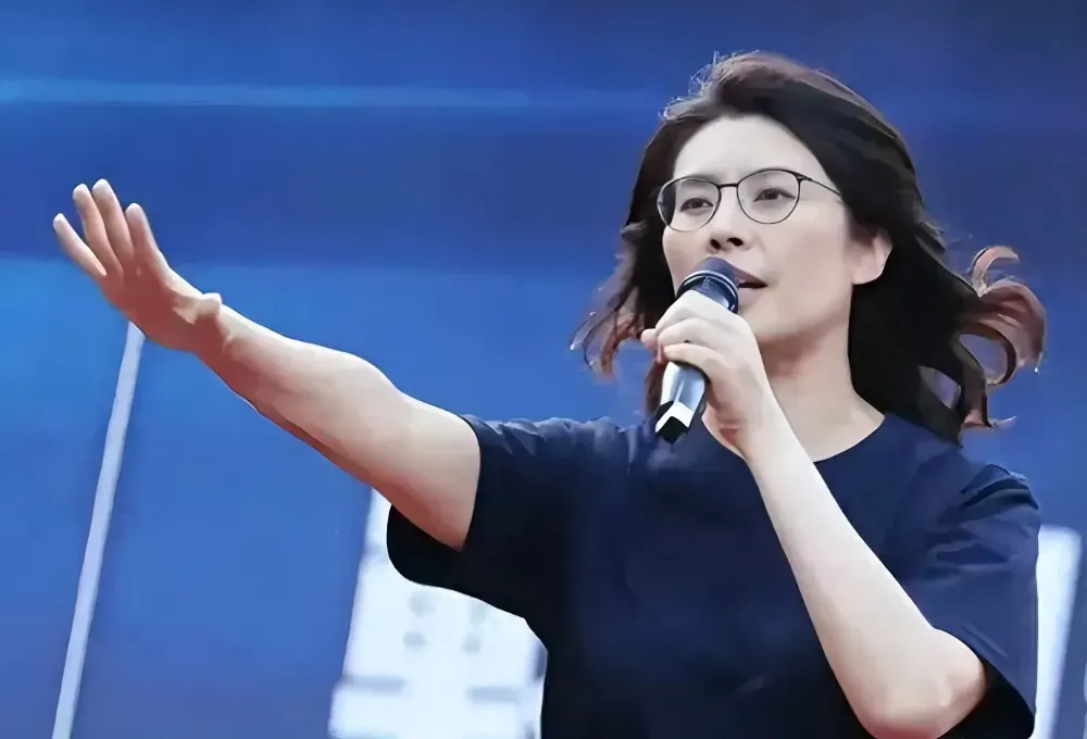 郑丽文表态引发震动，美国对台政策已经改变，民进党的天快塌了