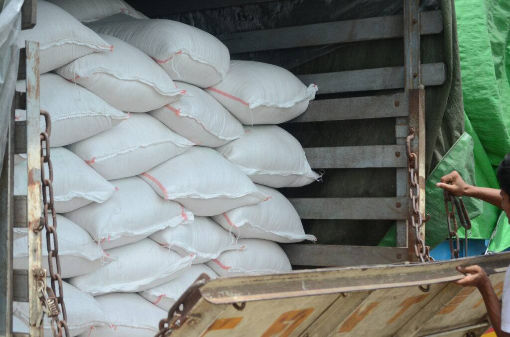 伊洛瓦底省央冬县区8月份向仰光市输送出大量“巴康”品种稻谷