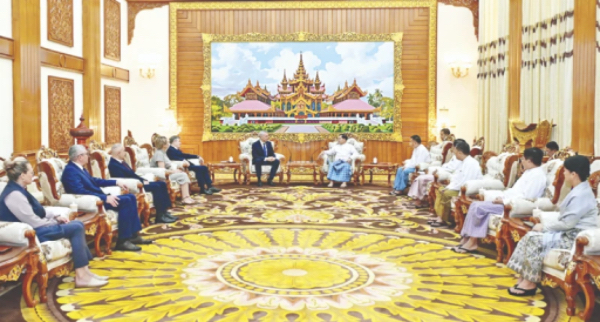 缅甸军方领导人会见俄罗斯新西伯利亚州州长