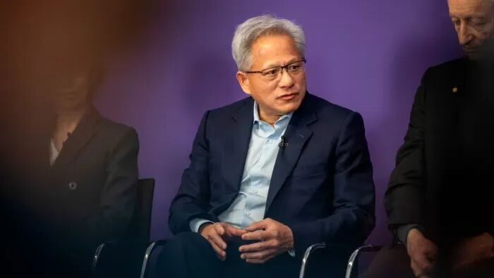 黄仁勋“最直白表态”：中国这么做，将赢了美国