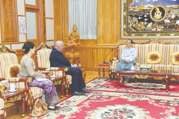 缅甸联邦部长吴哥哥莱会见UNOCHA负责人 就大选及人道主义合作举行会谈