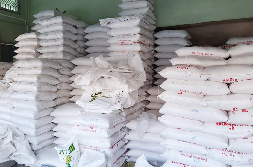 伊洛瓦底省马乌宾县区向仰光大都市的市场输送出大量的碎米e