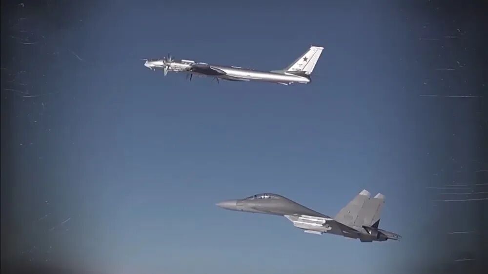 还敢反对？日本对中俄联合巡航的反应，表明这个国家贼心不死