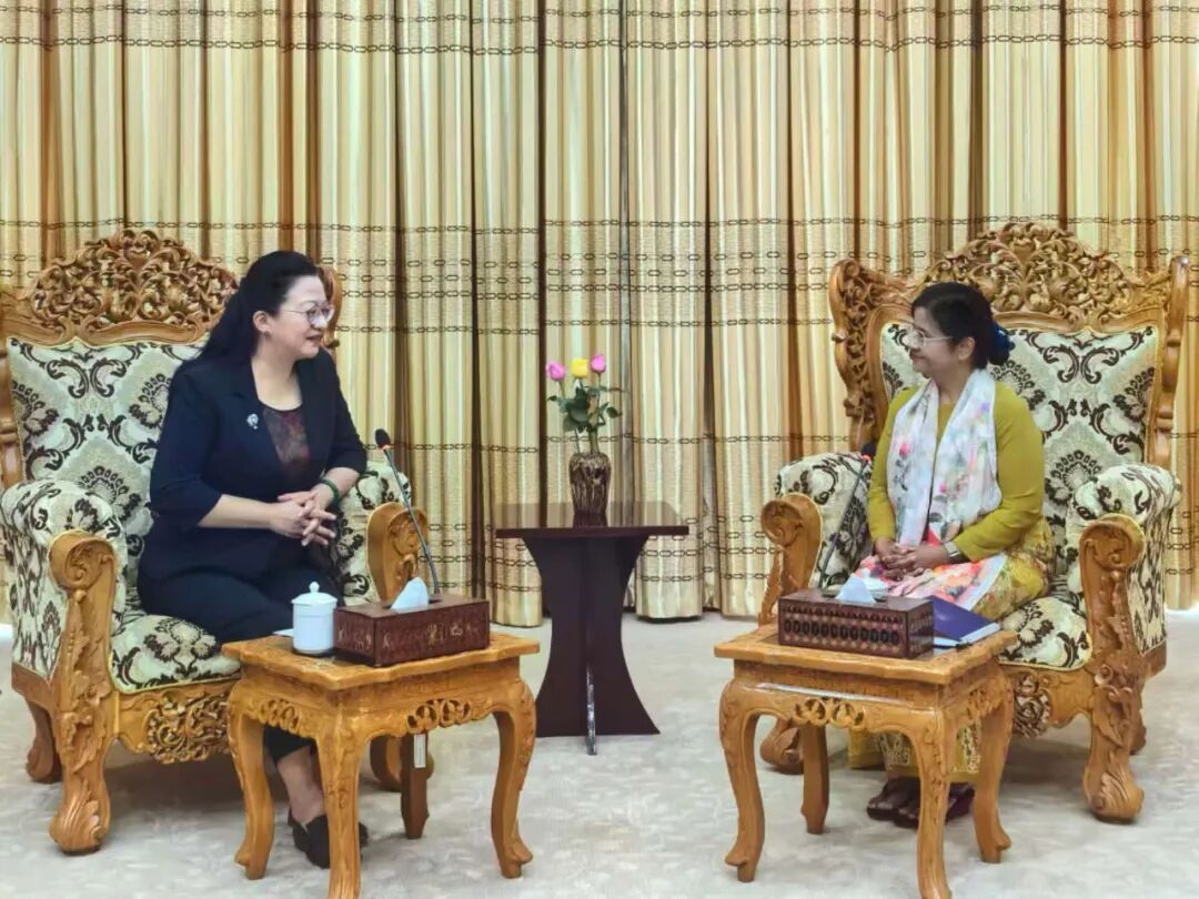 马珈大使会见缅甸中央银行行长丹丹穗