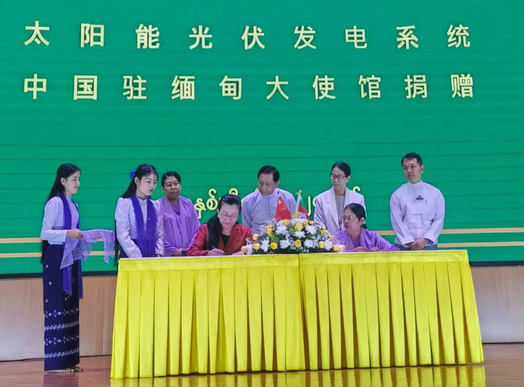 马珈大使出席耶津农业大学太阳能光伏发电系统移交仪式