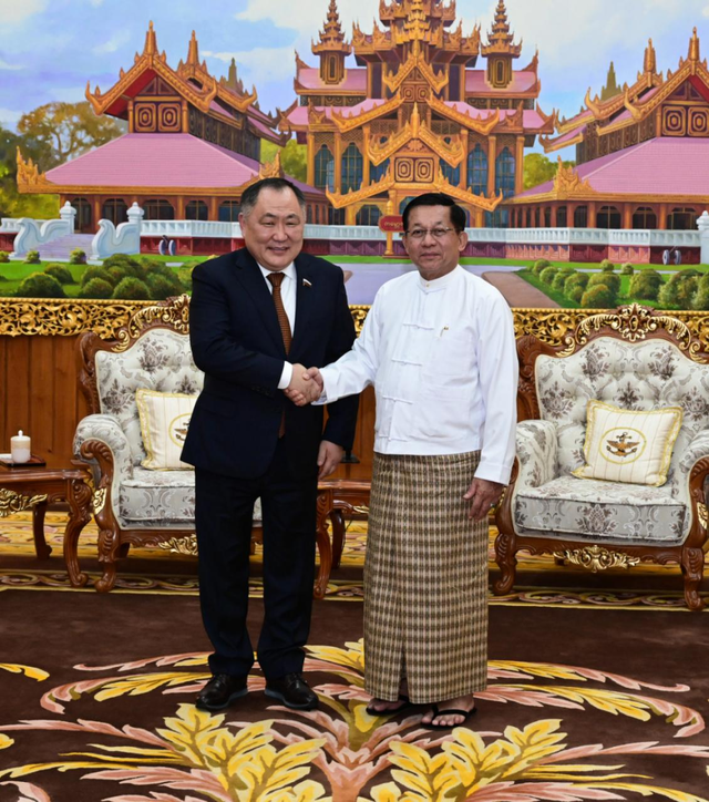 俄罗斯家杜马副主席率代表团拜会缅甸代总统敏昂莱大将  