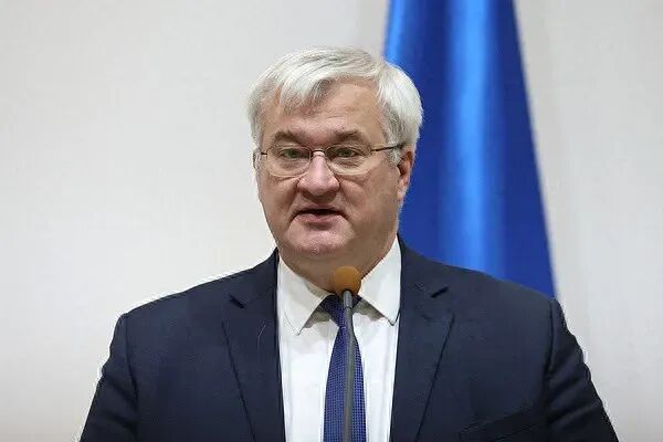 泽连斯基一开口就要1.5万亿美元，盟友集体背刺，基辅只能举手投降