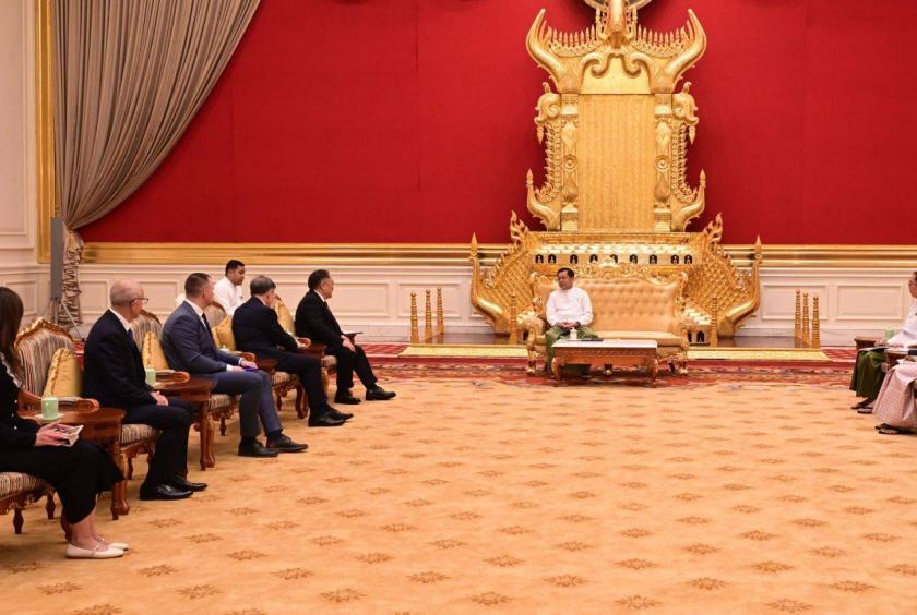 敏昂莱总统与老挝、俄罗斯等七国代表团举行系列会晤