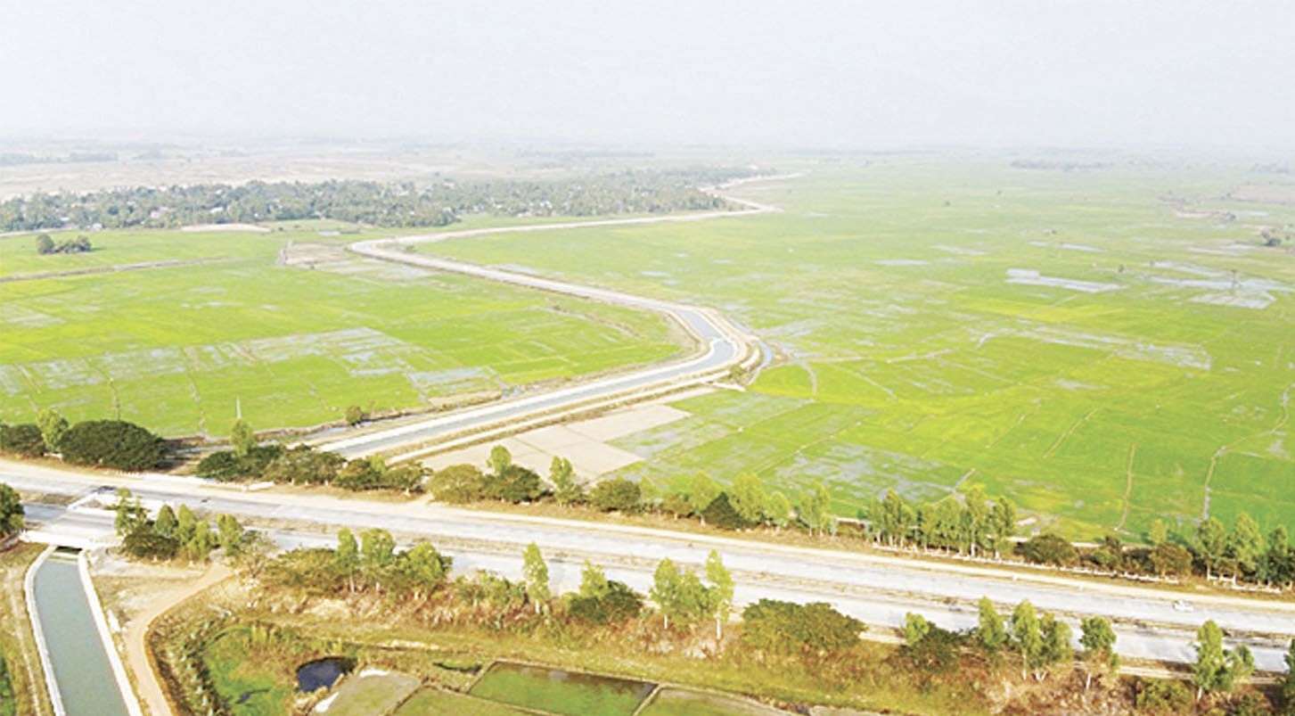 马圭省本漂县区利用梅塞丽分水渠水源种植各种夏作物