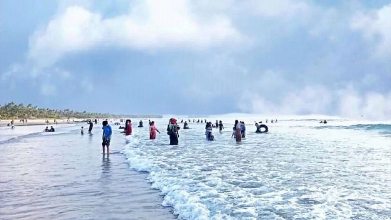 伊洛瓦底省海基遵镇银山海岸地区3月份期间接待了游客5万多人