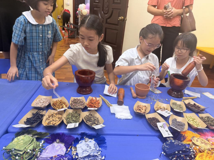 缅甸新世纪国际中文学校仰光杜卡瓦迪校区举办  2026年“六一”儿童节亲子游园活动