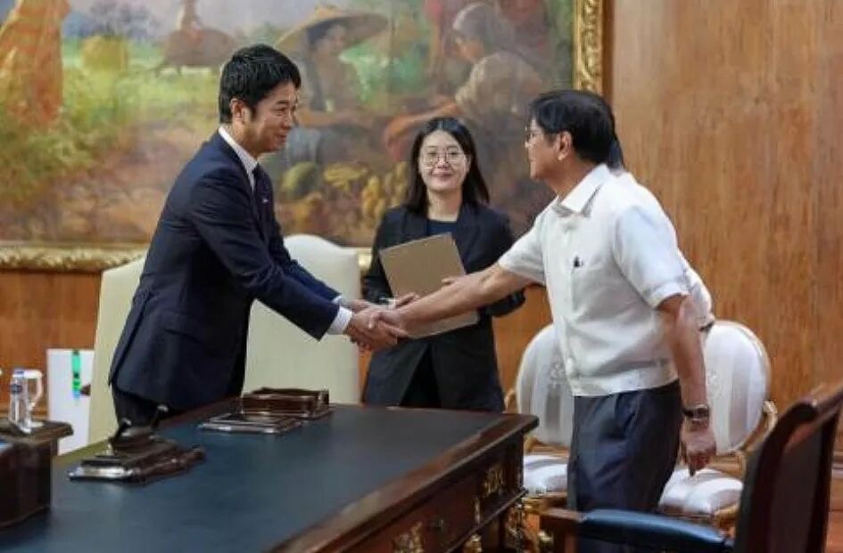 挑衅中国同天示好日本右翼，“菲政府反华绝非少数政客作为” 